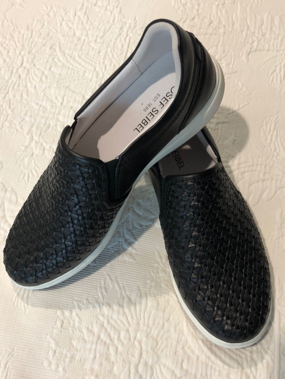 NWT Josef Seibel black woven comfort shoes